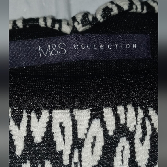 2/$20 M&S Collection black and white pattern pencil skirt - Picture 2 of 10